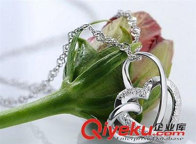 项坠工厂批发 双心扉925纯银锁骨吊坠，心心相连的精致饰品